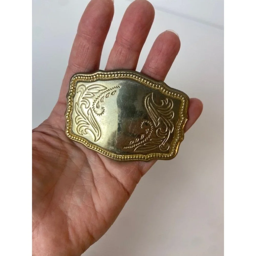 Vintage Western Gold Tone Floral Engraved Scalloped Belt Buckle Cowboy Paisley